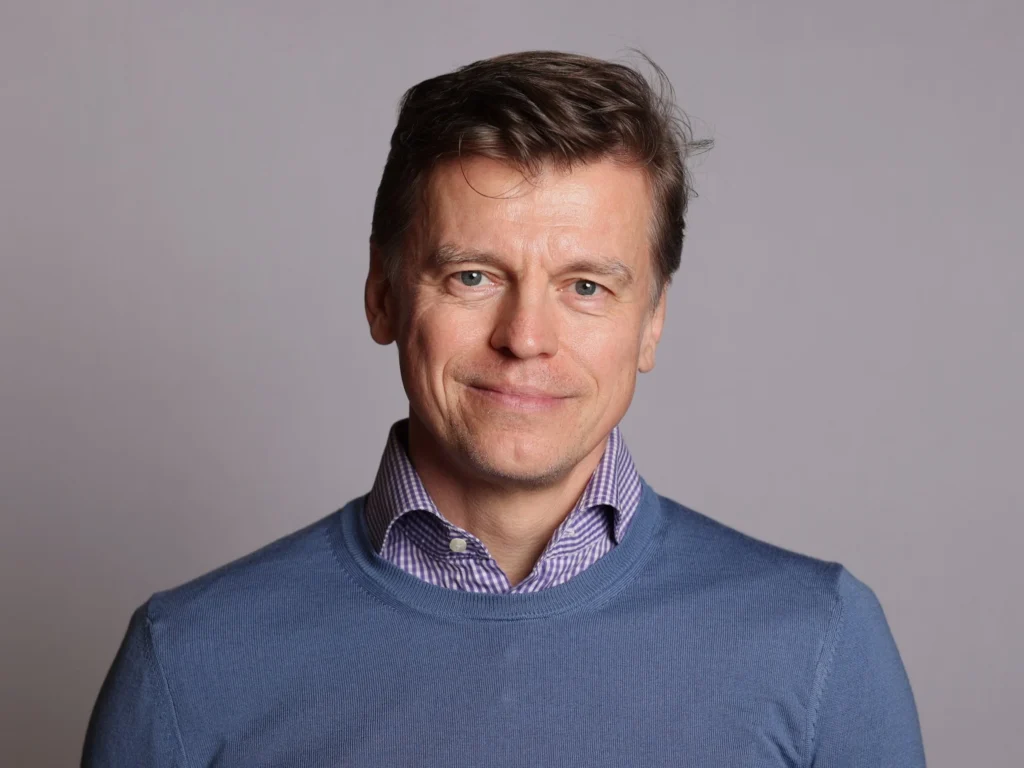 Portraitfoto des NEOS Abgeordneten Veit Dengler